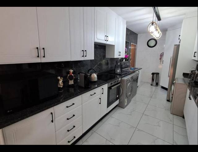 3 BEDROOM TOWNHOUSE FOR SALE IN BRACKENHURST